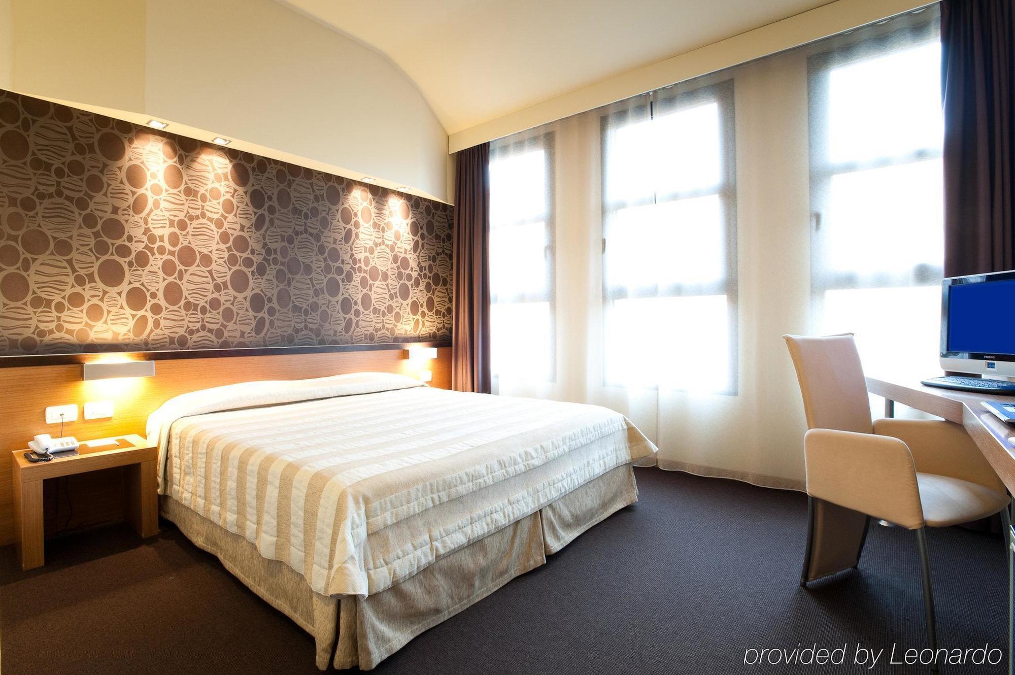 Hc3 Hotel Bologna Rum bild